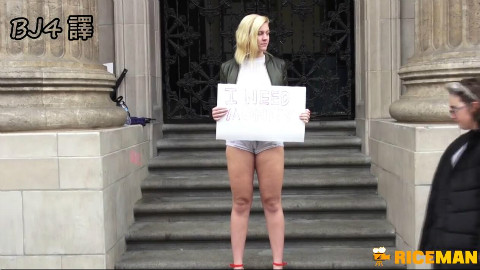 【社会实验】大街上看到一位美女和一位小女孩需要帮助,你会帮助谁